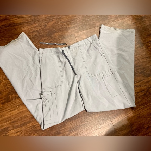 Light gray carhartt scrub bundle - Picture 3 of 6